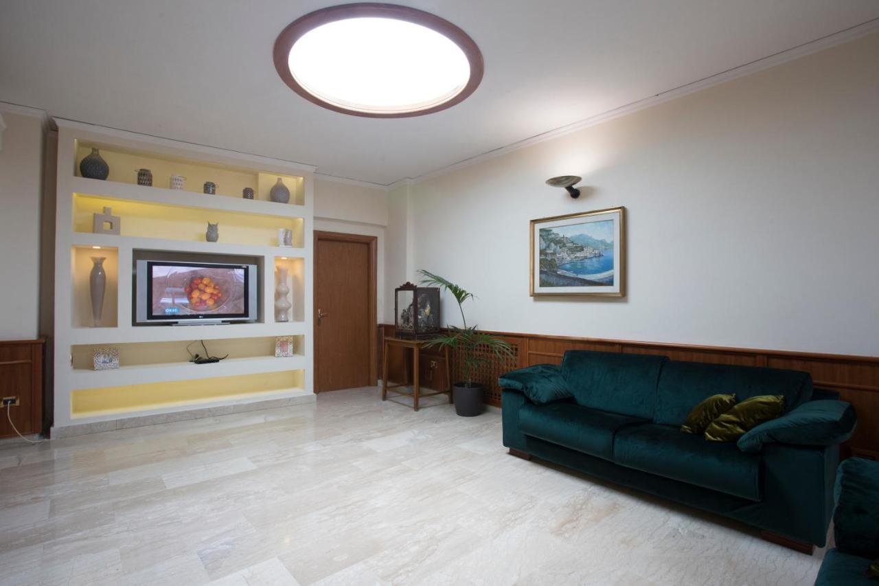 Hotel Villa Serena Кастелламмаре-ди-Стабия Экстерьер фото