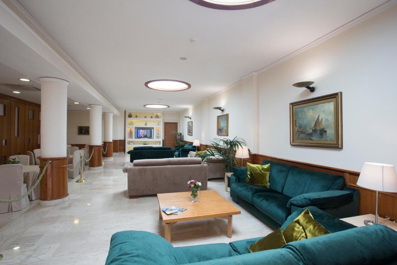 Hotel Villa Serena Кастелламмаре-ди-Стабия Экстерьер фото