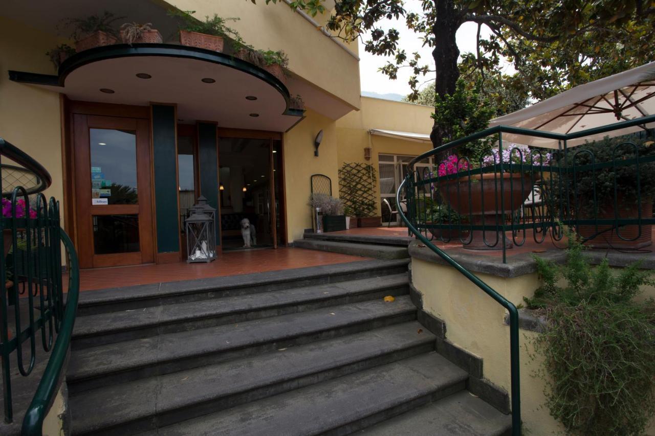 Hotel Villa Serena Кастелламмаре-ди-Стабия Экстерьер фото