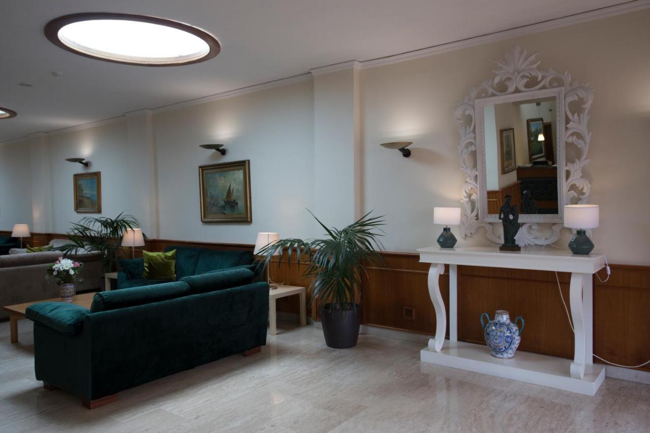 Hotel Villa Serena Кастелламмаре-ди-Стабия Экстерьер фото