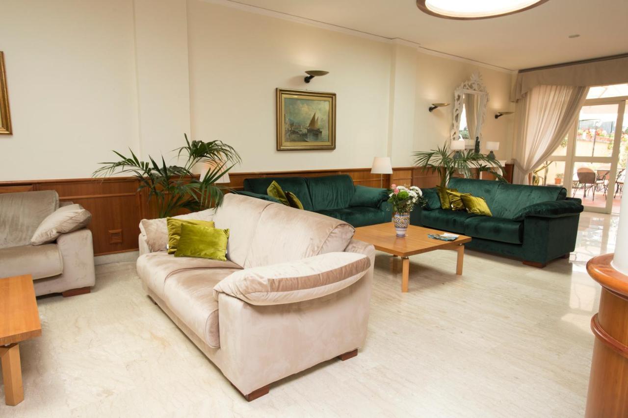 Hotel Villa Serena Кастелламмаре-ди-Стабия Экстерьер фото