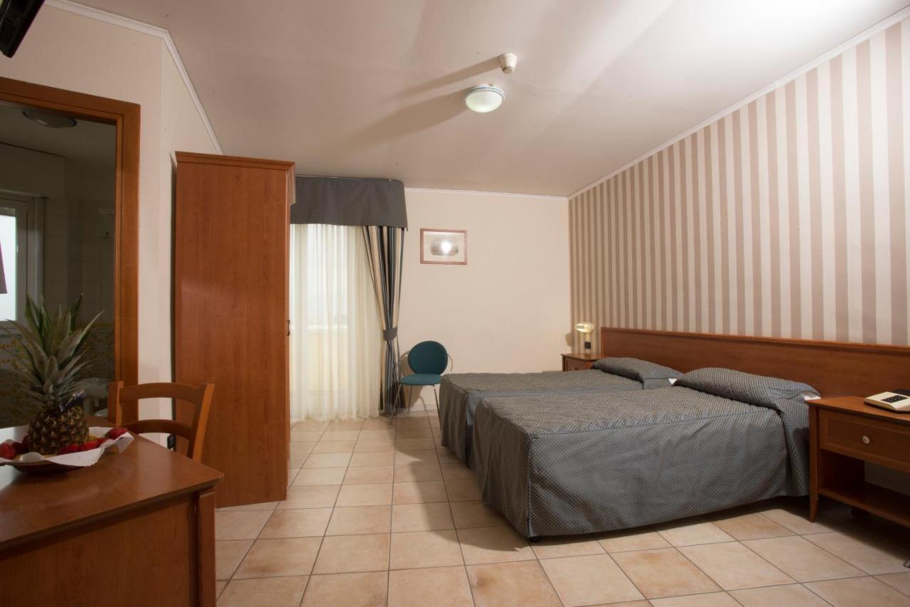 Hotel Villa Serena Кастелламмаре-ди-Стабия Экстерьер фото