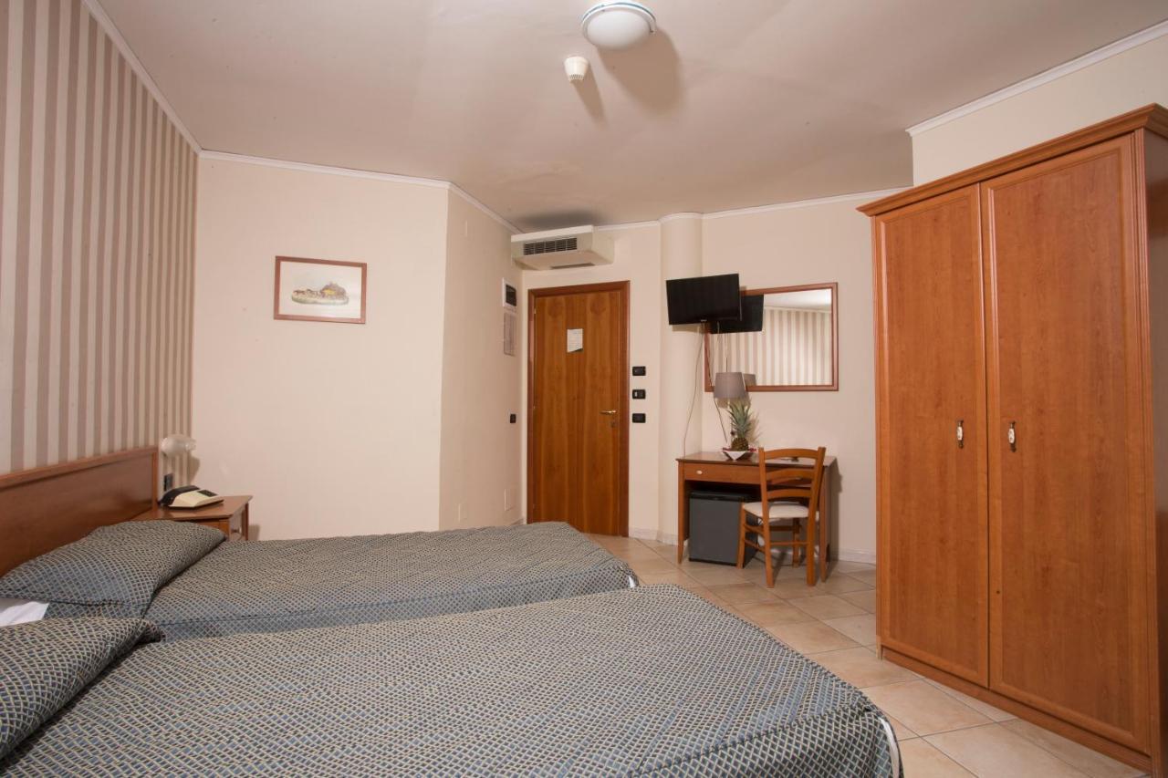 Hotel Villa Serena Кастелламмаре-ди-Стабия Экстерьер фото