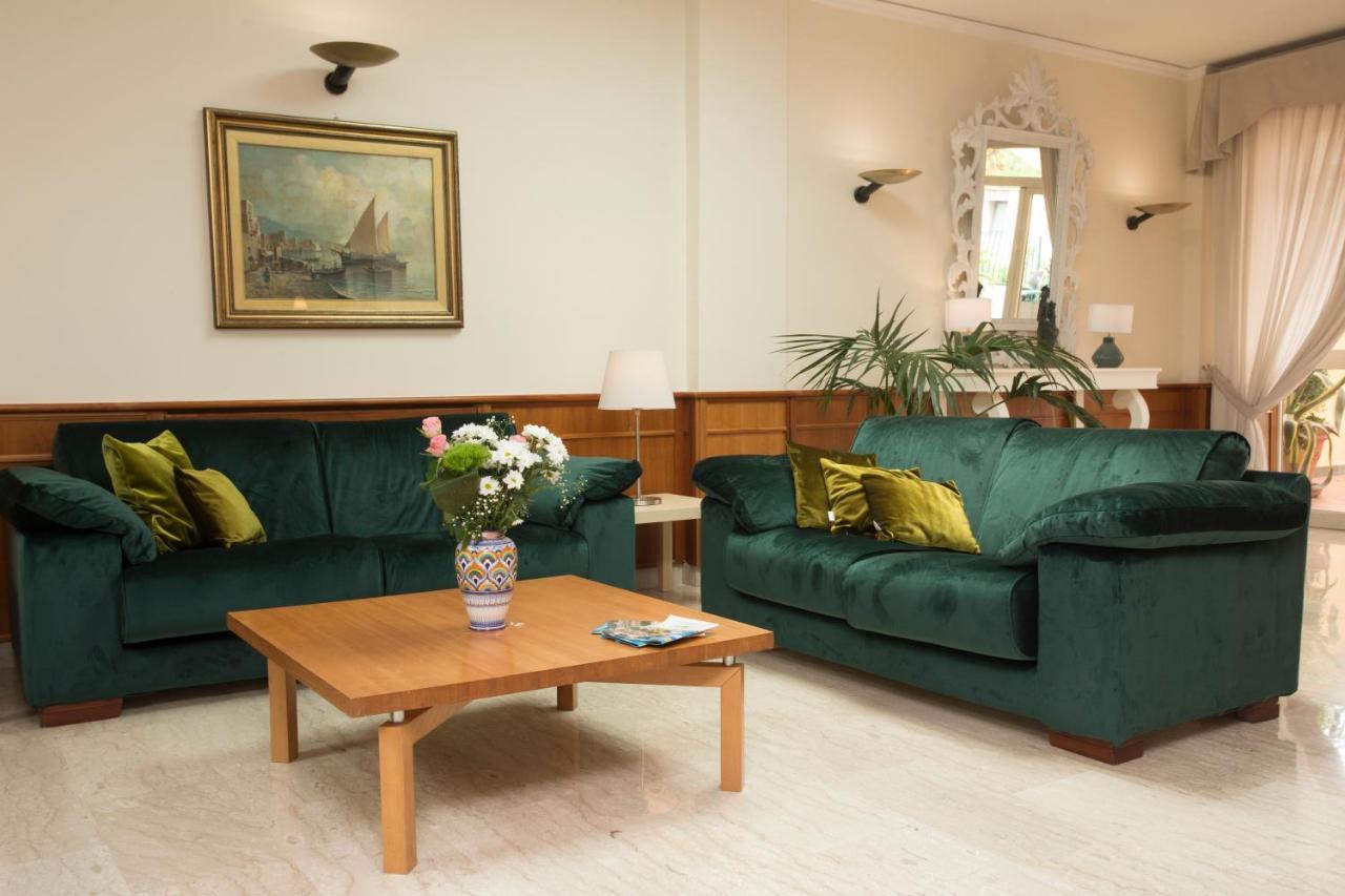 Hotel Villa Serena Кастелламмаре-ди-Стабия Экстерьер фото