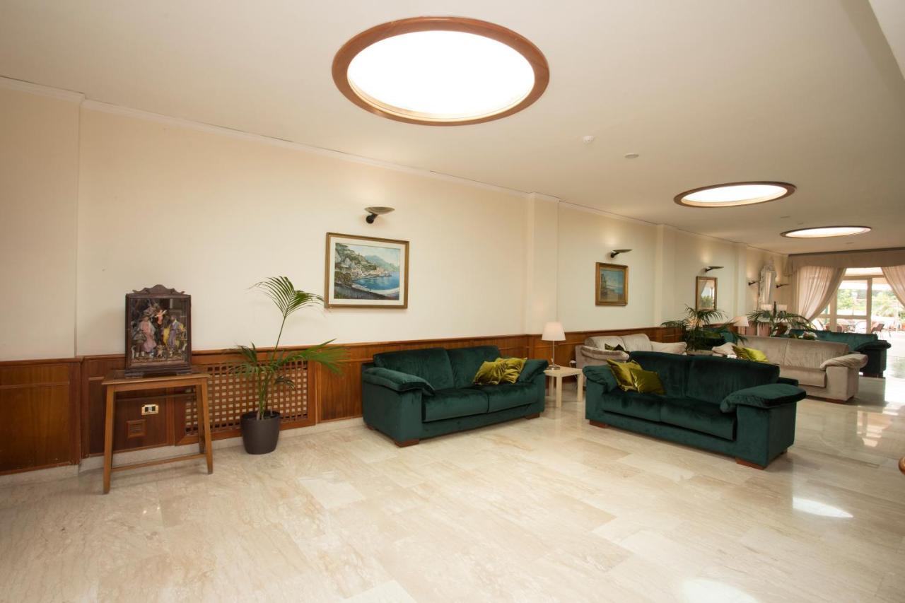 Hotel Villa Serena Кастелламмаре-ди-Стабия Экстерьер фото