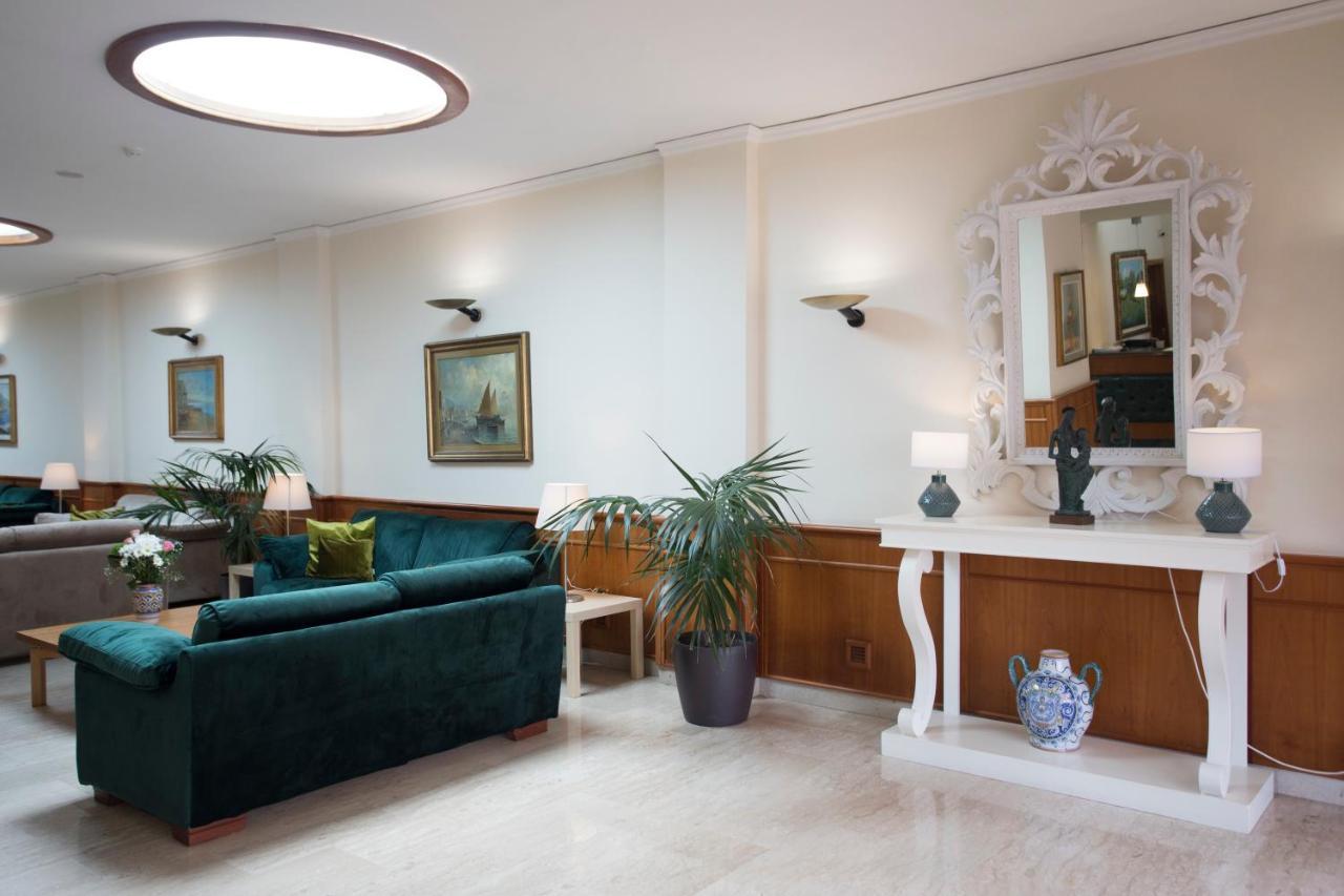 Hotel Villa Serena Кастелламмаре-ди-Стабия Экстерьер фото