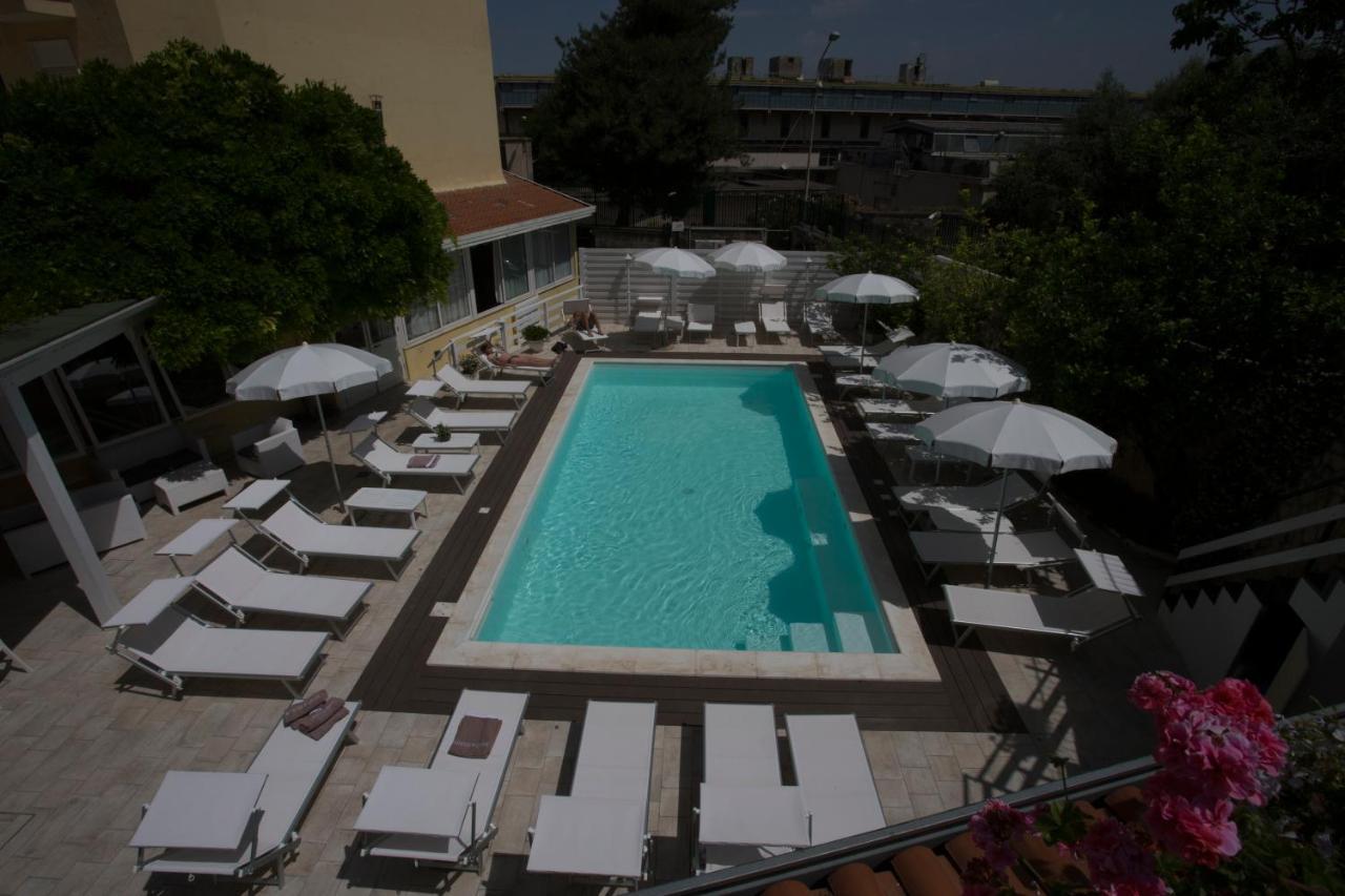 Hotel Villa Serena Кастелламмаре-ди-Стабия Экстерьер фото