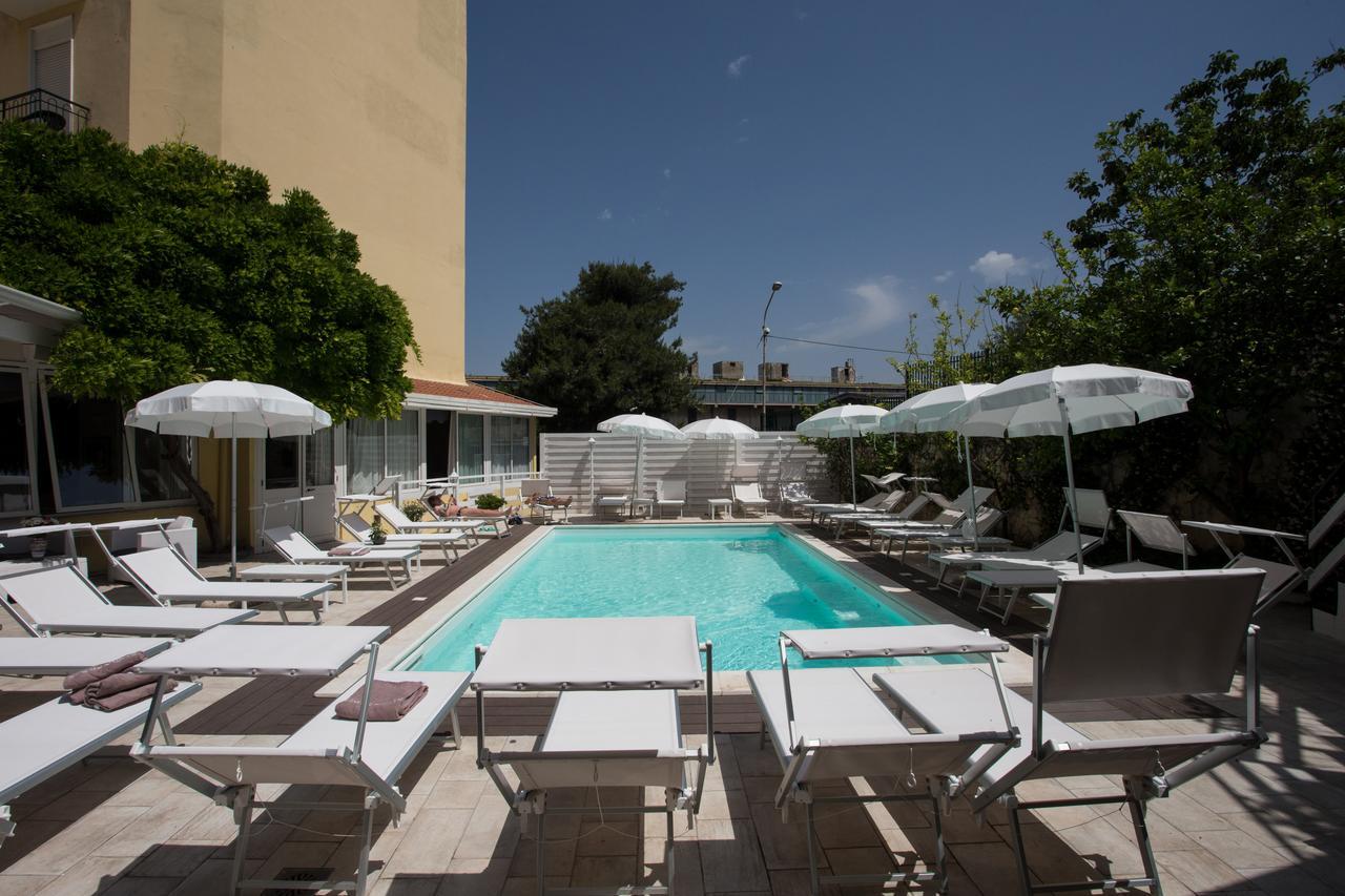 Hotel Villa Serena Кастелламмаре-ди-Стабия Экстерьер фото