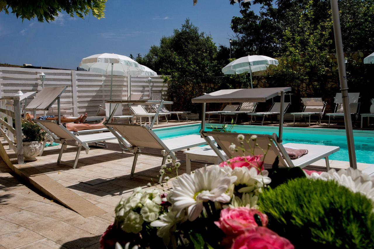 Hotel Villa Serena Кастелламмаре-ди-Стабия Экстерьер фото