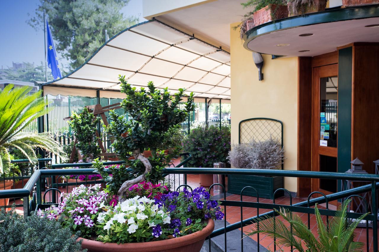 Hotel Villa Serena Кастелламмаре-ди-Стабия Экстерьер фото
