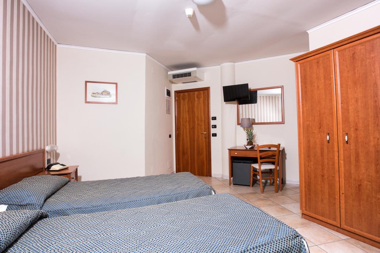 Hotel Villa Serena Кастелламмаре-ди-Стабия Экстерьер фото